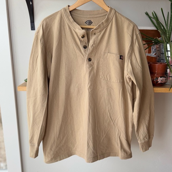 Dickies Khaki Tan Cotton Henley Long Sleeve Tee Shirt Size Medium - Picture 1 of 8